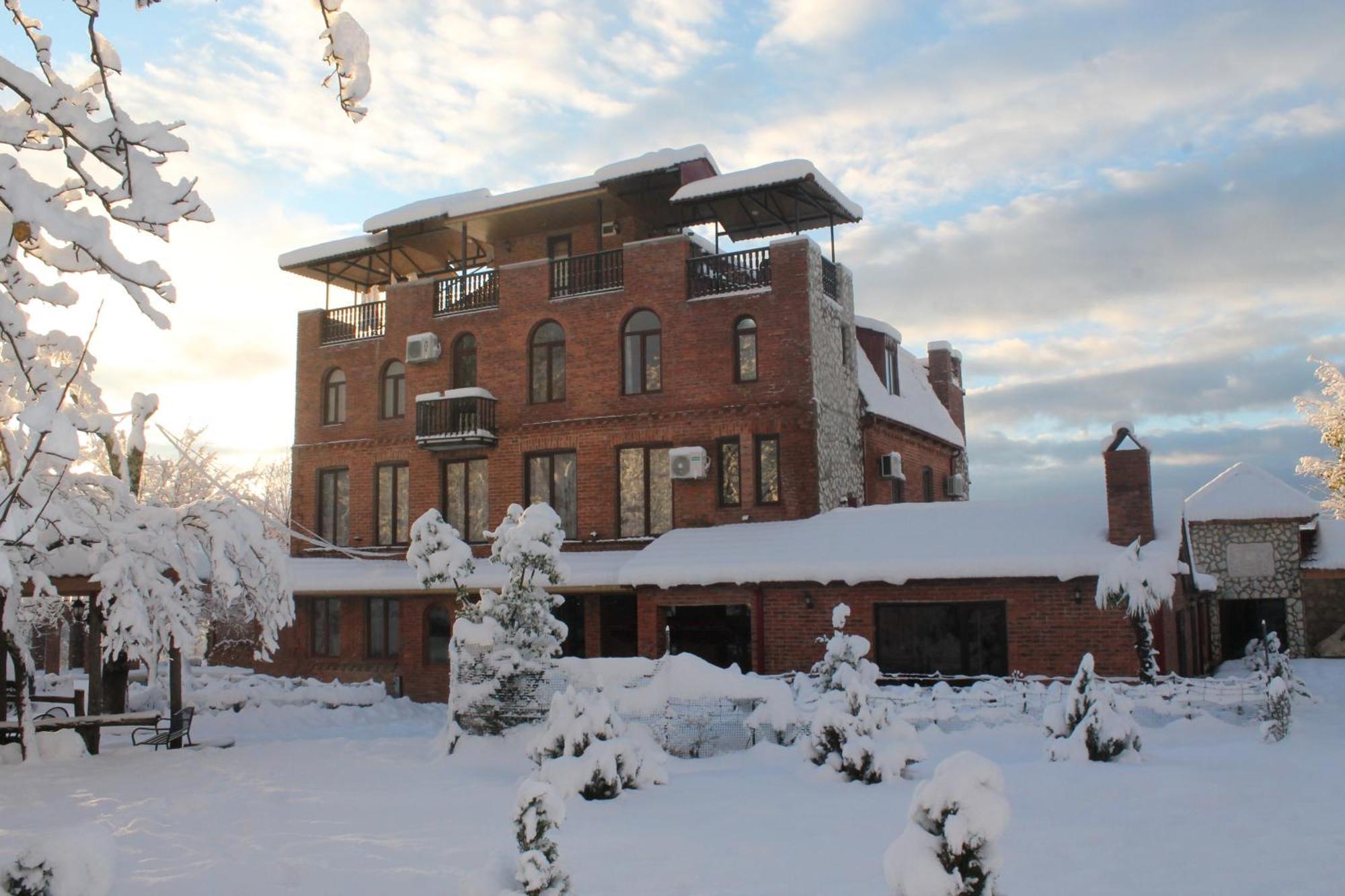 Chateau Chikovani Hotell Gordi Eksteriør bilde
